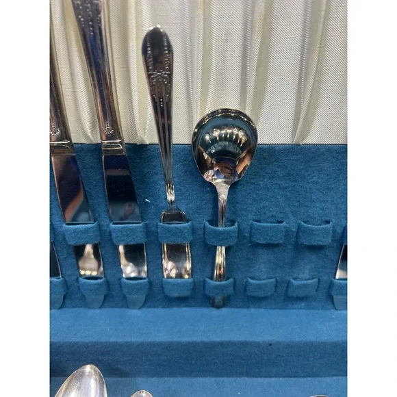 VTG WM. Rogers Mfg Co. Extra Plate 37 Piece Silverware Set in Box